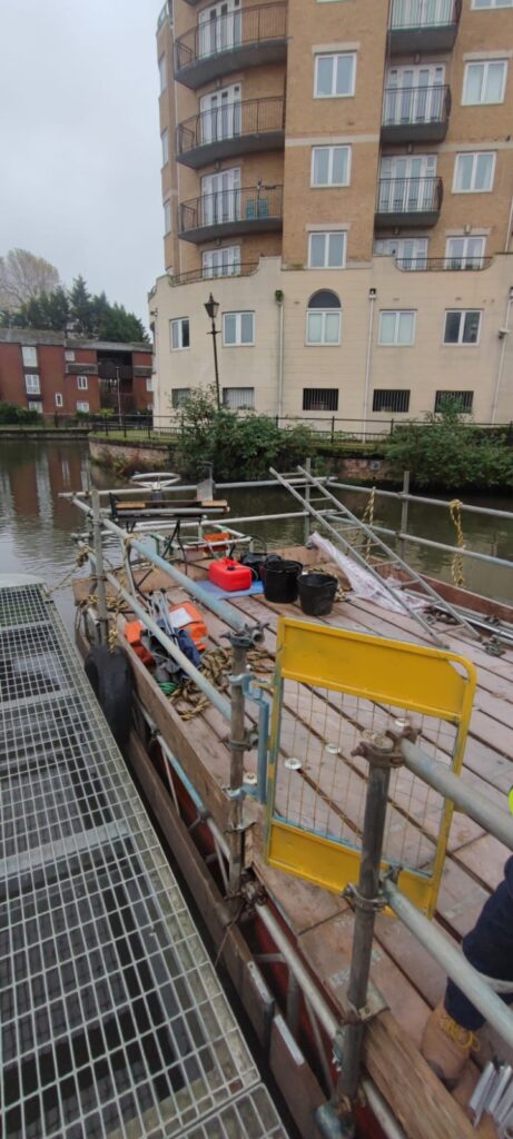 Attridge Scaffolding, our long-standing partner, wanted to erect a scaffold tower on a ScaffFloat to install anti-climb measures on Gasworks Road Bridge, which spans the River Kennet in Reading.